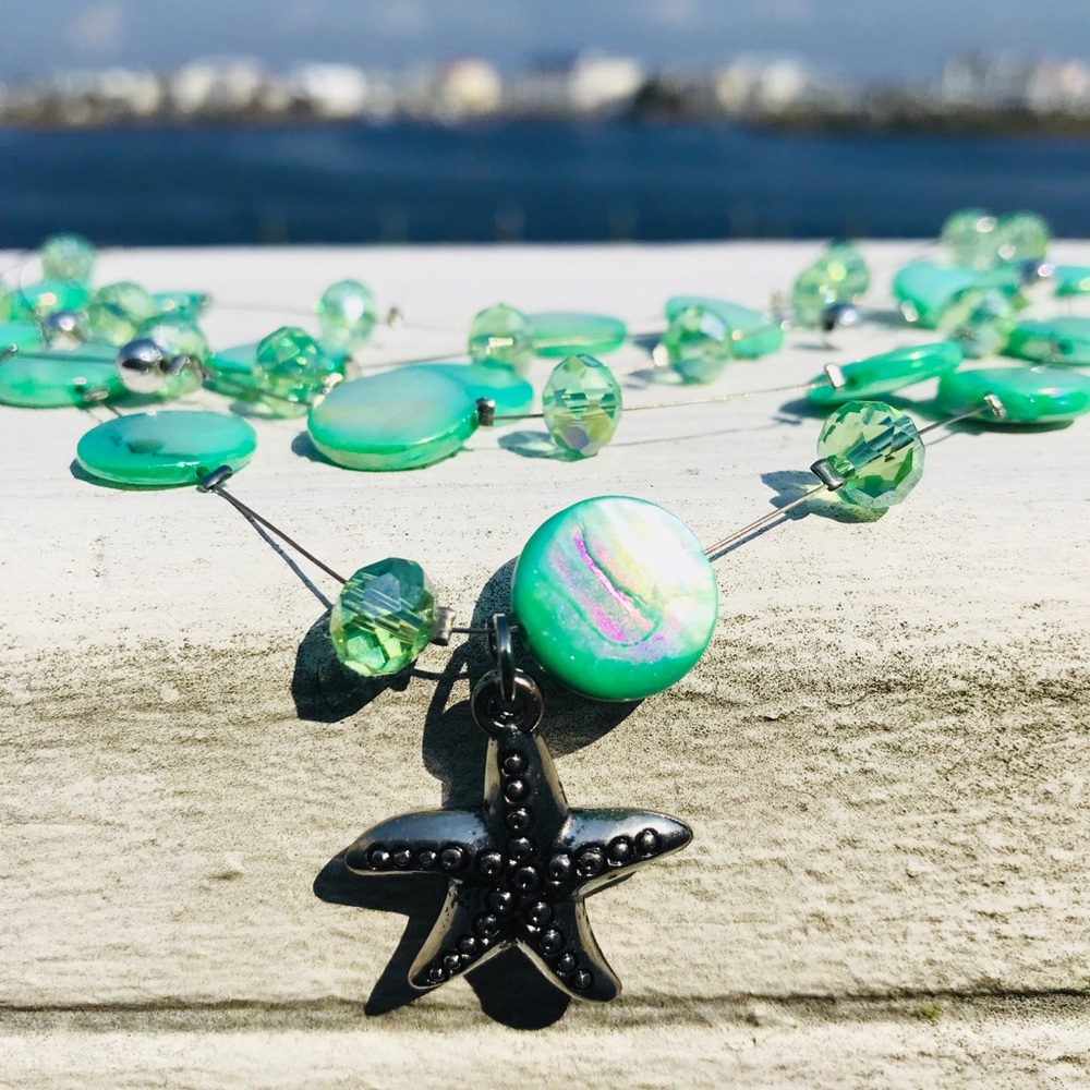 NWOT Sea foam green starfish necklace